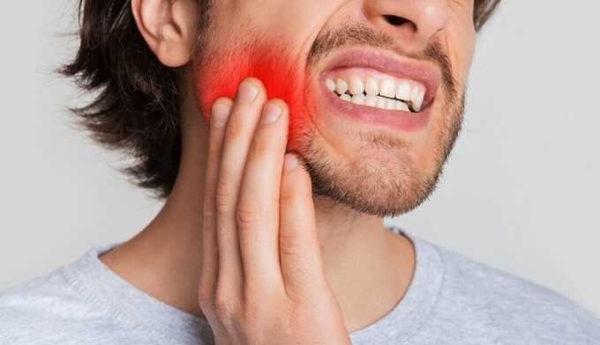 Мужчина 12 раз обращался в скорую из-за сильной зубной боли и повышенной температуры